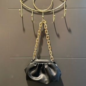Pre-loved Black chic chain shoulder bag